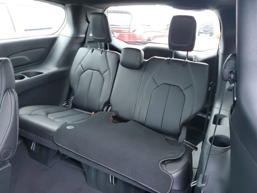 New 2026 Chrysler Pacifica SELECT Passenger Van