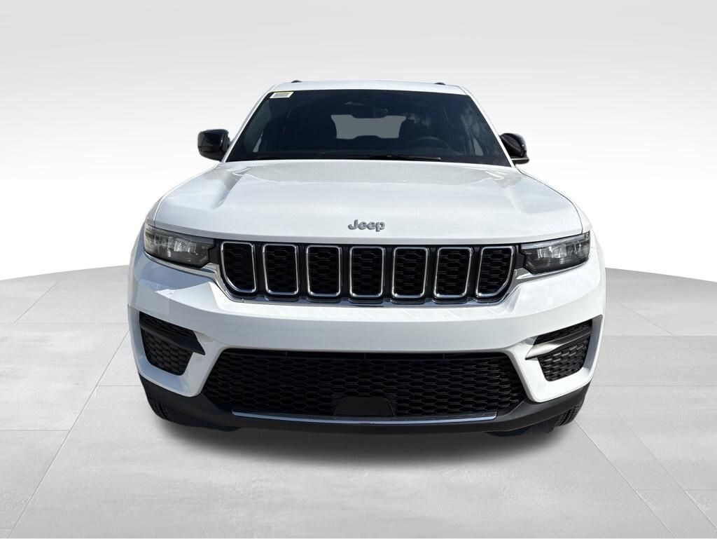 New 2026 Jeep Grand Cherokee LAREDO 4X4 Sport Utility