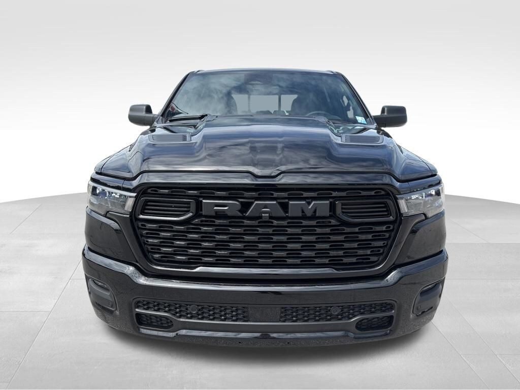 New 2026 Ram 1500 EXPRESS CREW CAB 4X4 5'7 BOX Pickup