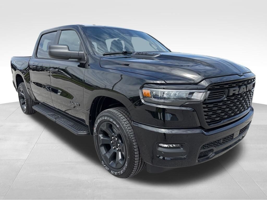 New 2026 Ram 1500 EXPRESS CREW CAB 4X4 5'7 BOX Pickup