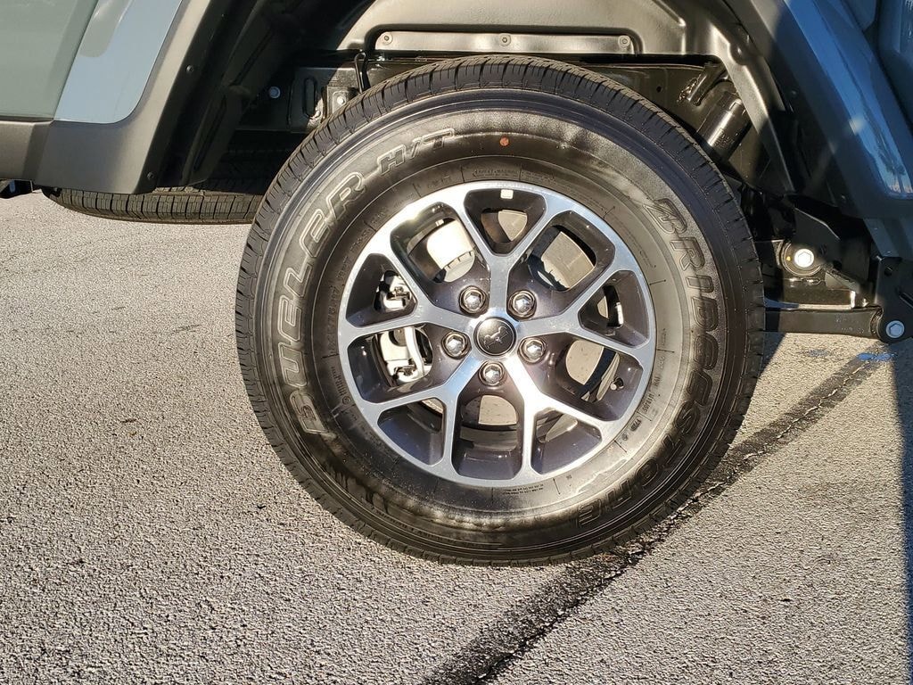 New 2025 Jeep Gladiator SPORT S 4X4 Pickup