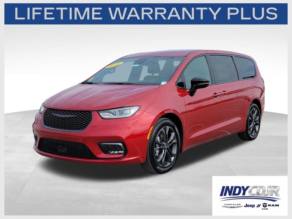 2026 Chrysler Pacifica Select's photo