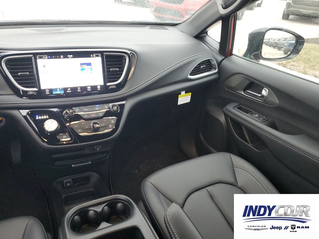 2026 Chrysler Pacifica Select - Photo 15