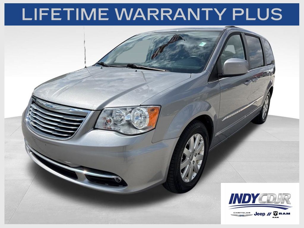 2016 Chrysler Town & Country Touring's photo