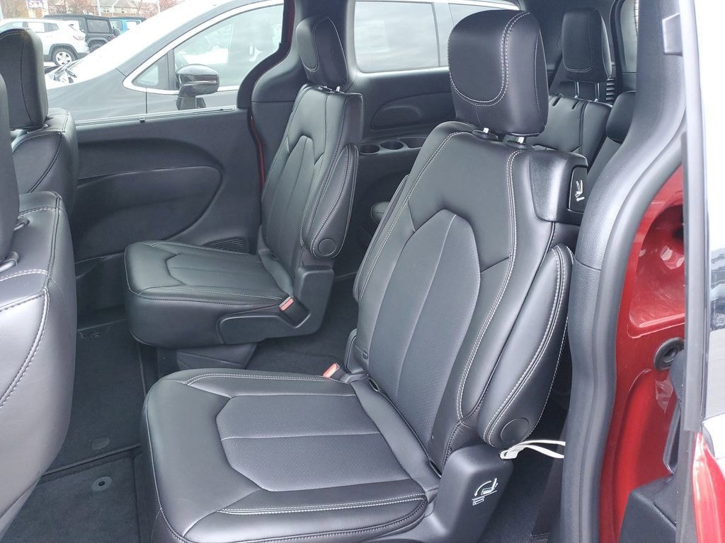 New 2026 Chrysler Pacifica SELECT Passenger Van