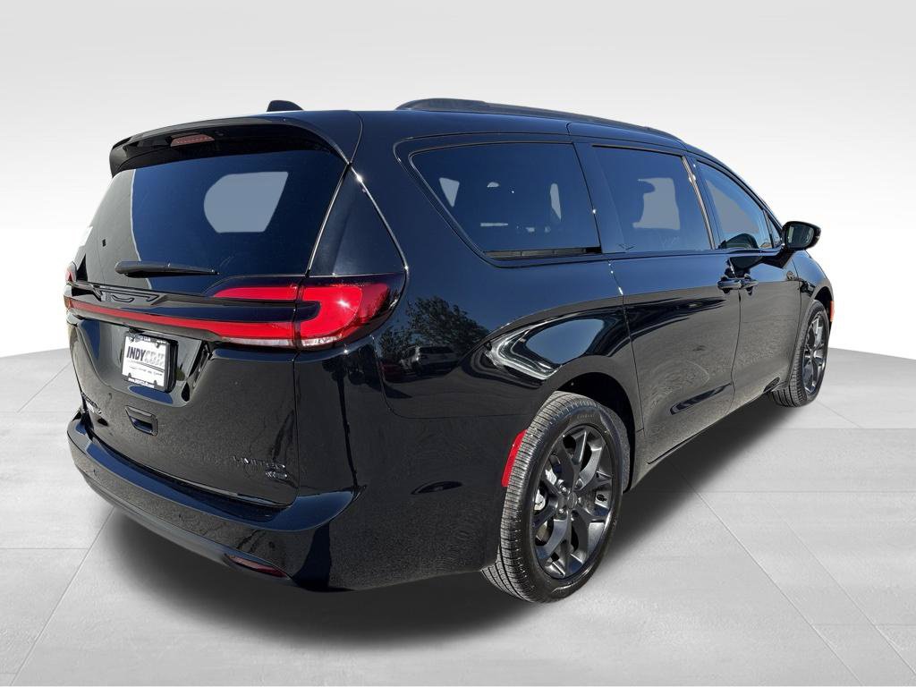 New 2027 Chrysler Pacifica LIMITED AWD Passenger Van