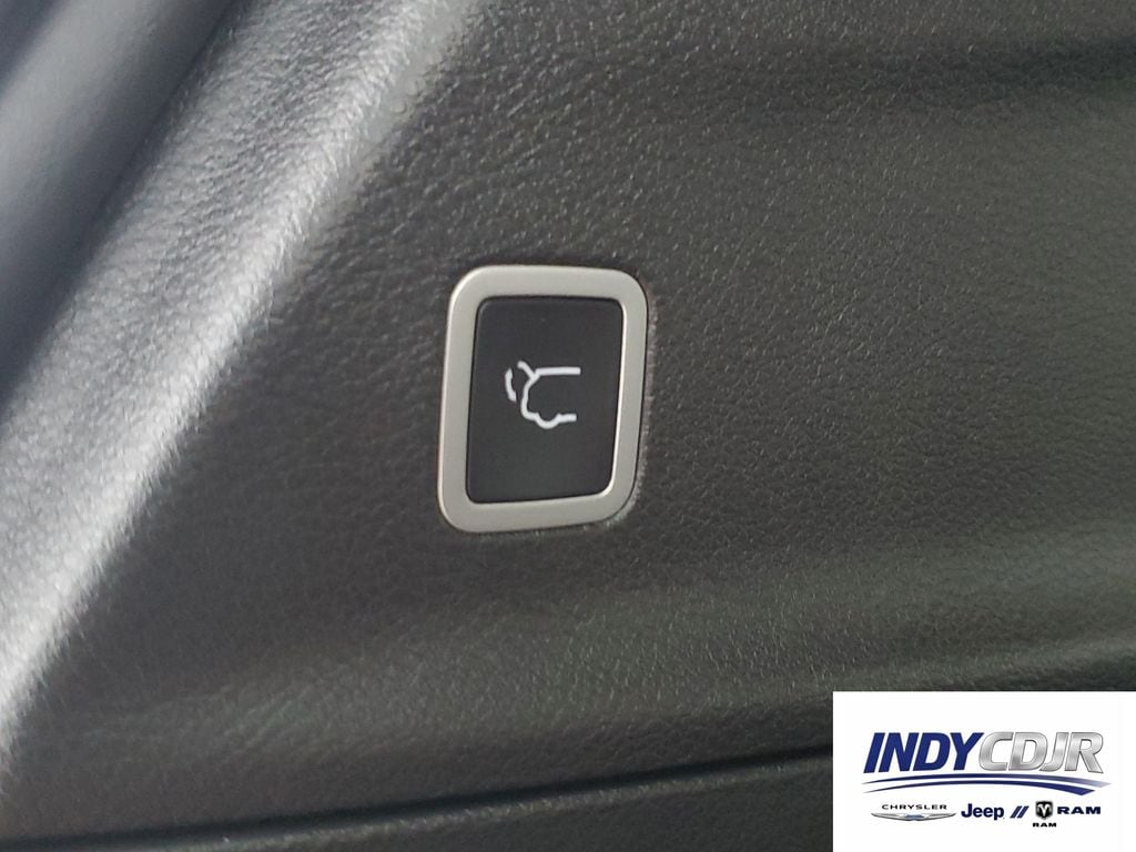 2026 Chrysler Pacifica Select - Photo 10