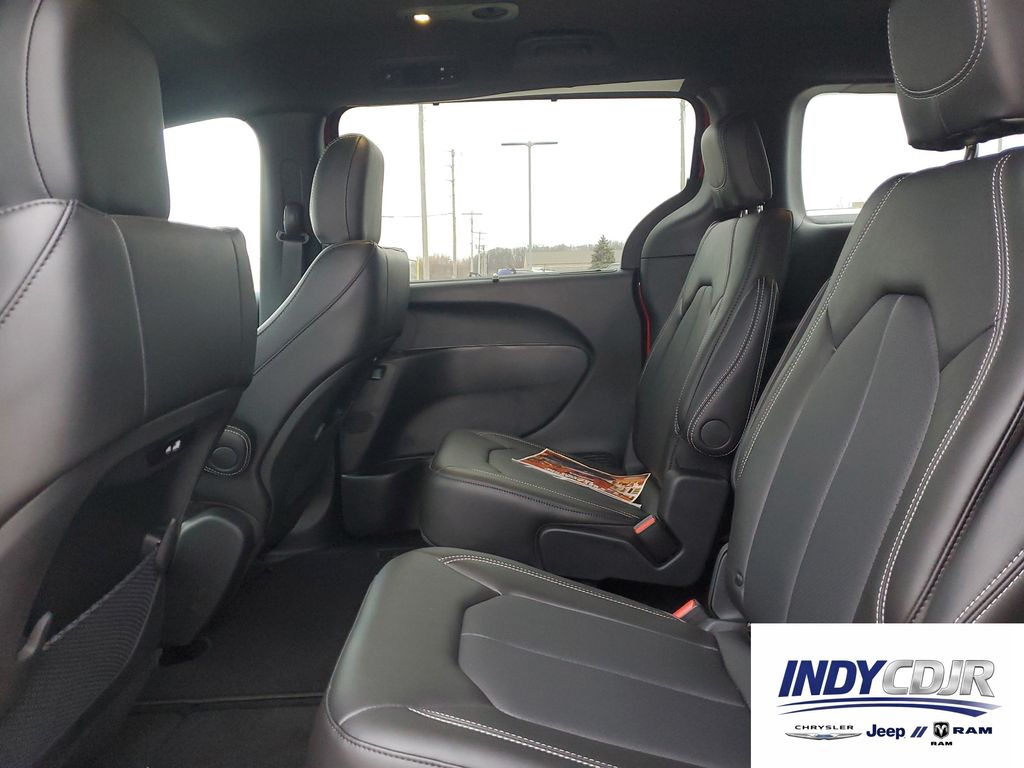 2026 Chrysler Pacifica Select - Photo 11