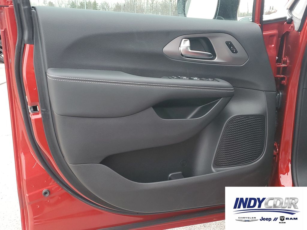 2026 Chrysler Pacifica Select - Photo 19