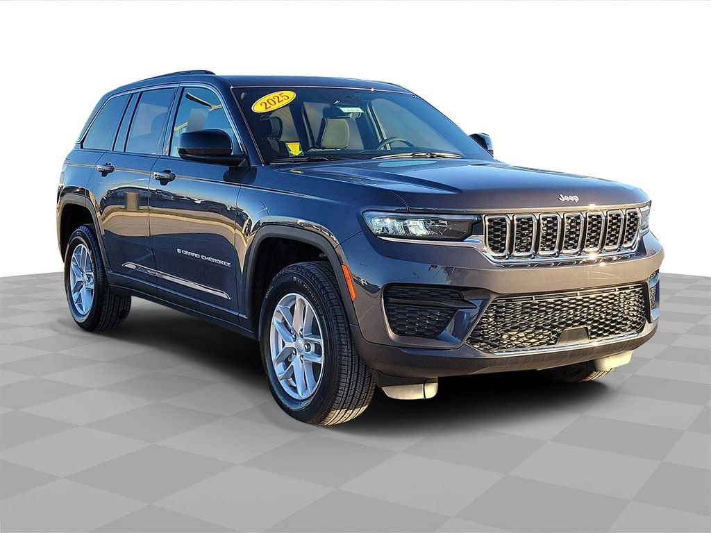 New 2025 Jeep Grand Cherokee LAREDO X 4X4 Sport Utility