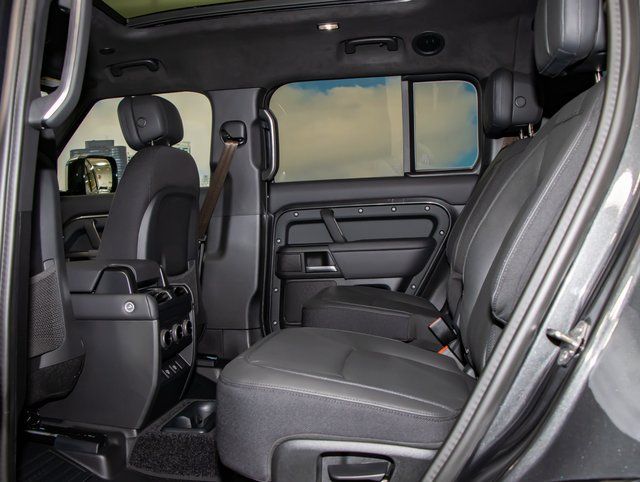 2025 Land Rover Defender X - Photo 22