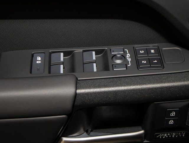 2025 Land Rover Defender X - Photo 14