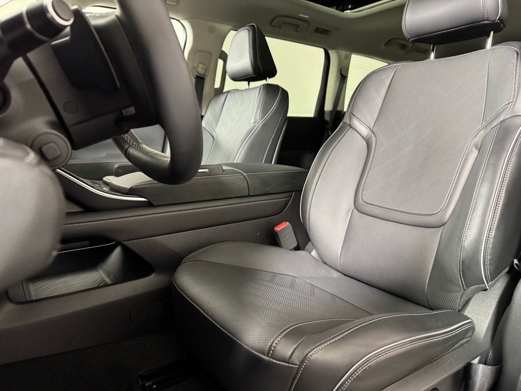 2026 INFINITI QX80 - Image 15