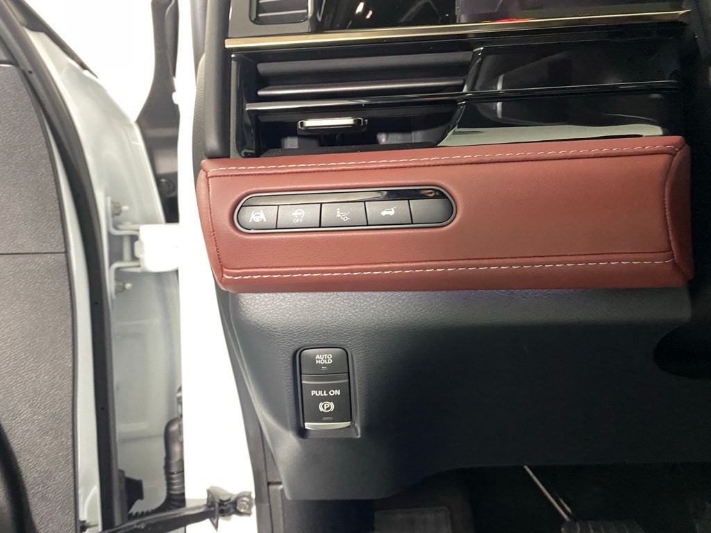 2026 INFINITI QX80 - Image 13