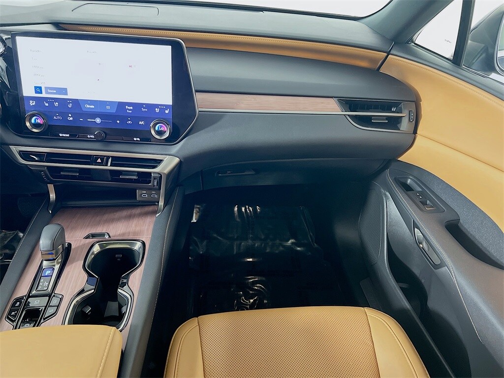 2023 LEXUS RX - Image 24