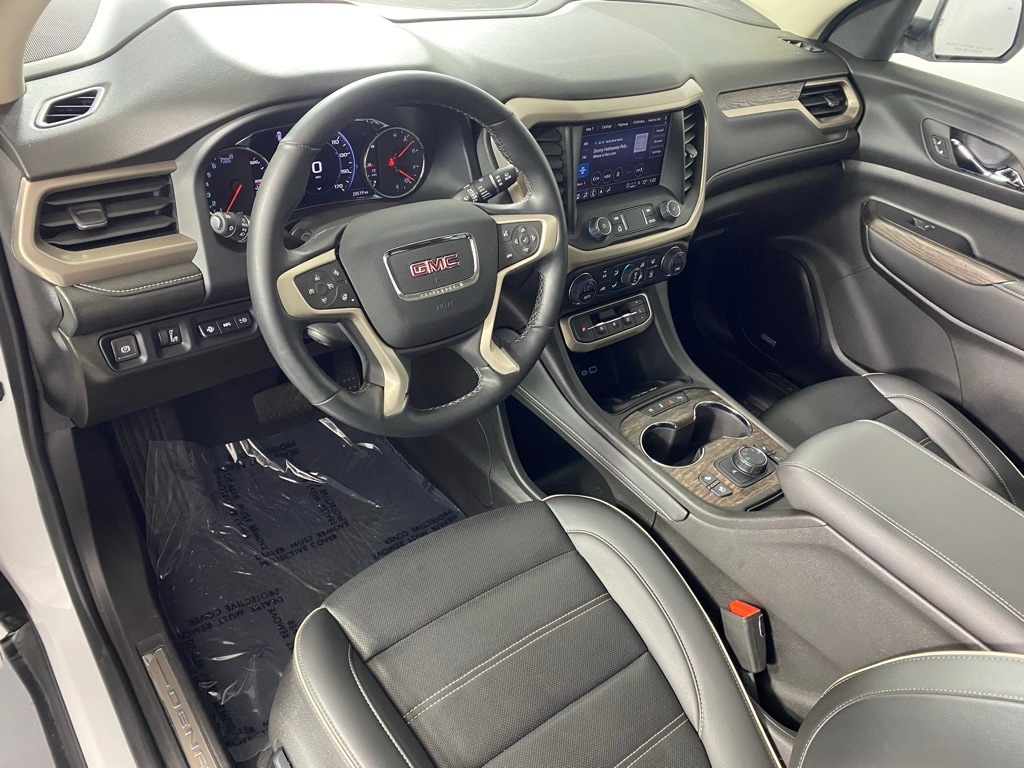 2023 GMC ACADIA - Image 9