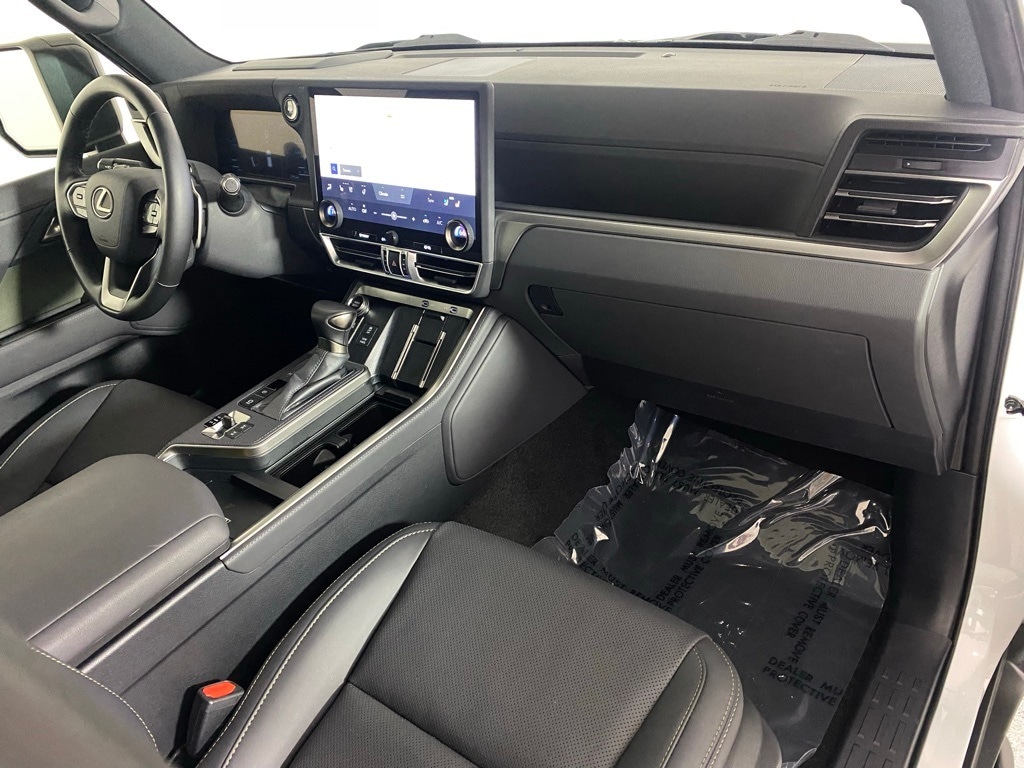 2024 LEXUS GX - Image 29