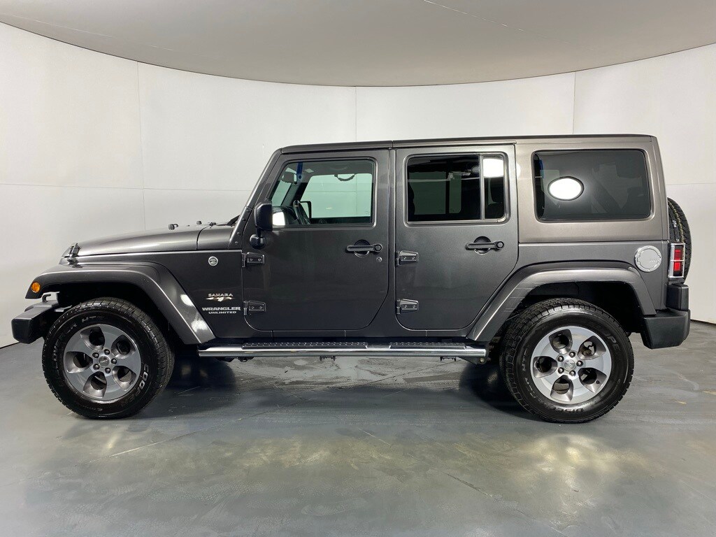 2017 Jeep Wrangler Unlimited Sahara photo 4