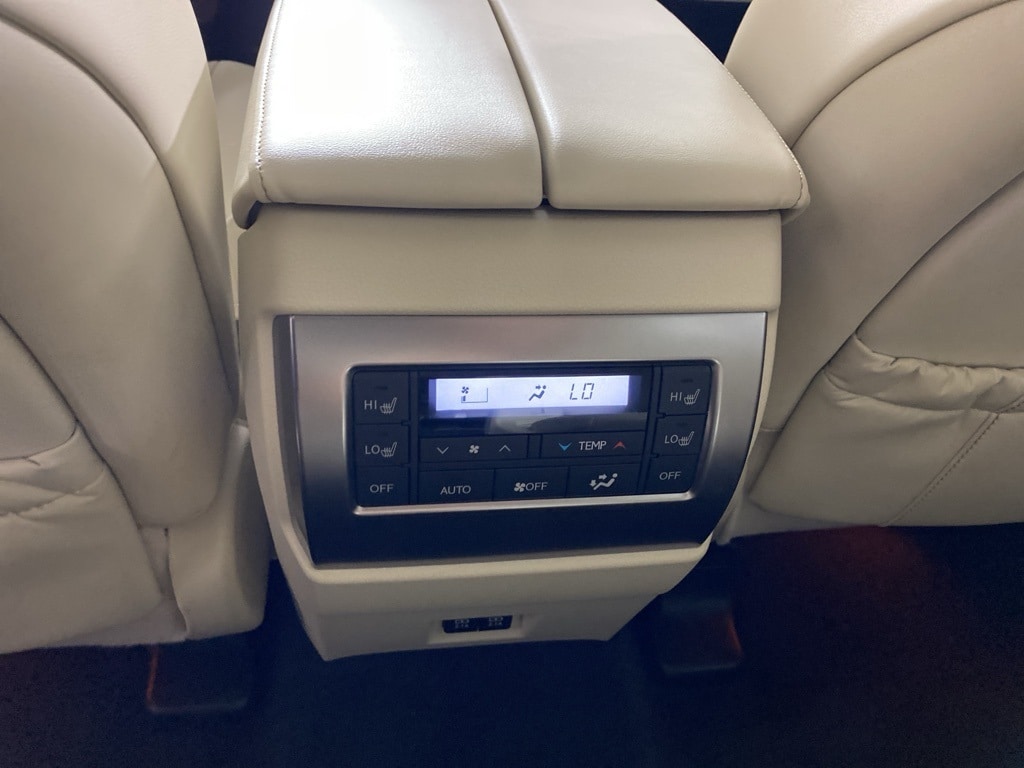 2023 LEXUS GX - Image 26