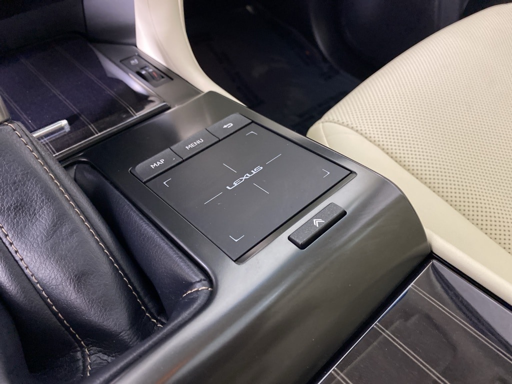 2023 LEXUS GX - Image 16