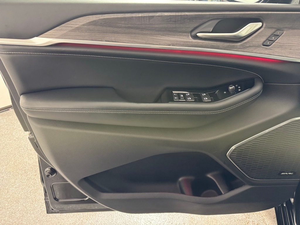 2023 JEEP GRAND CHEROKEE L - Image 11