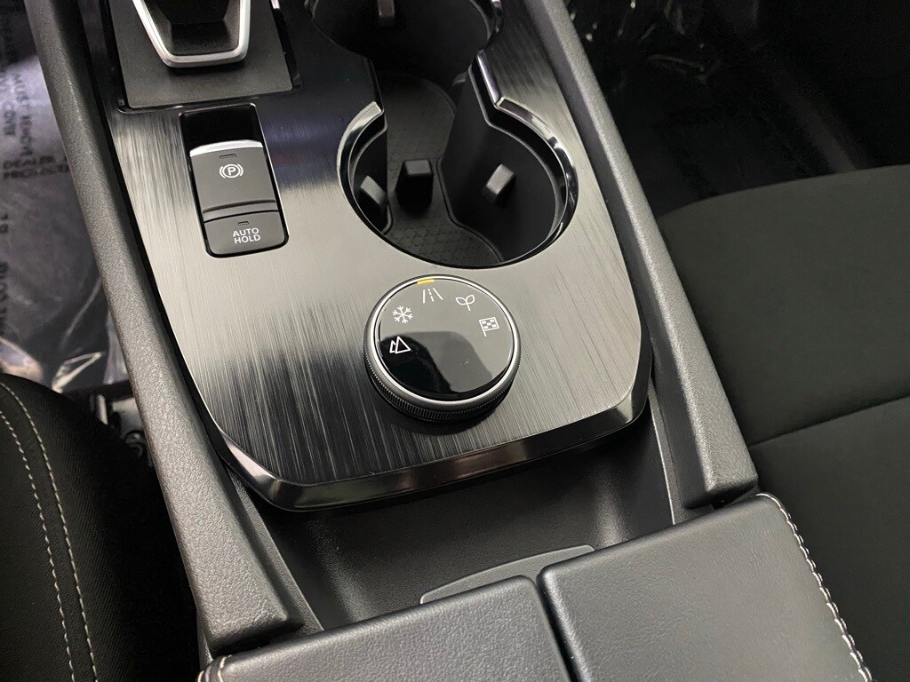 2025 NISSAN ROGUE - Image 18