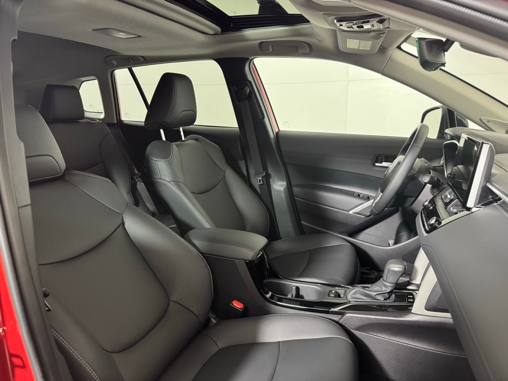 2025 TOYOTA COROLLA CROSS - Image 31