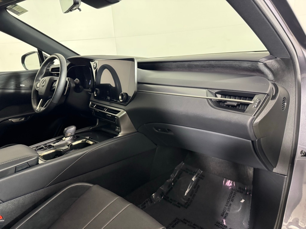 2023 LEXUS RX - Image 32