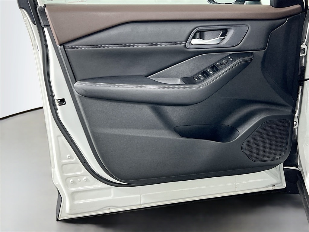 2023 NISSAN ROGUE - Image 17