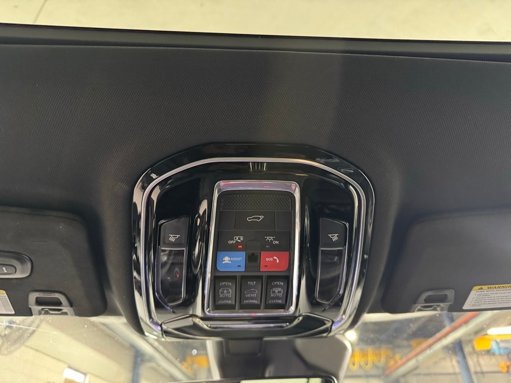 2023 JEEP GRAND CHEROKEE L - Image 32