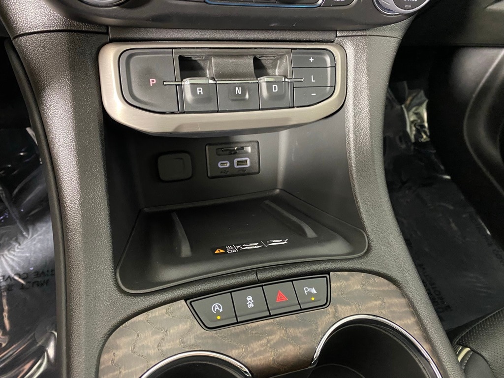 2023 GMC ACADIA - Image 19