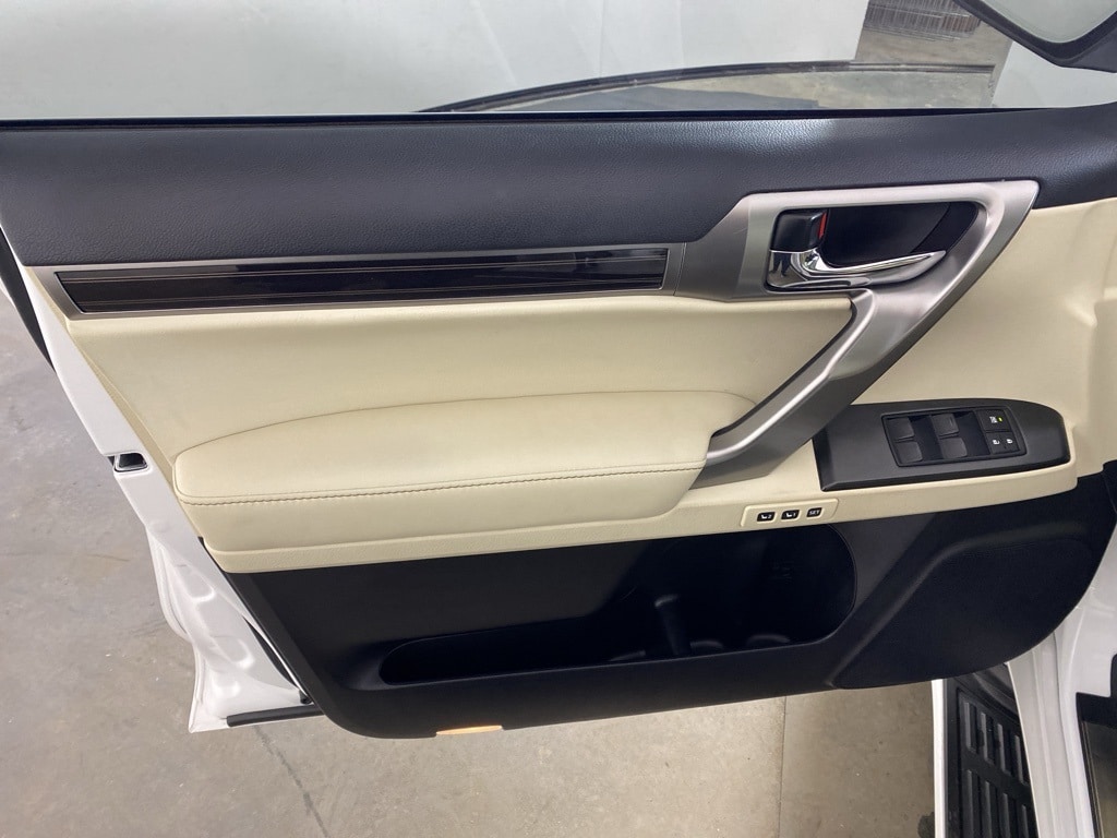 2023 LEXUS GX - Image 23