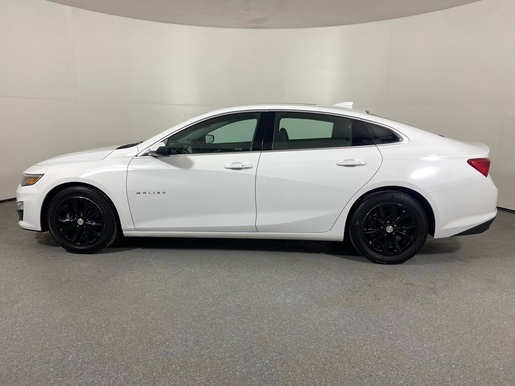 2023 Chevrolet Malibu 1LT photo 2