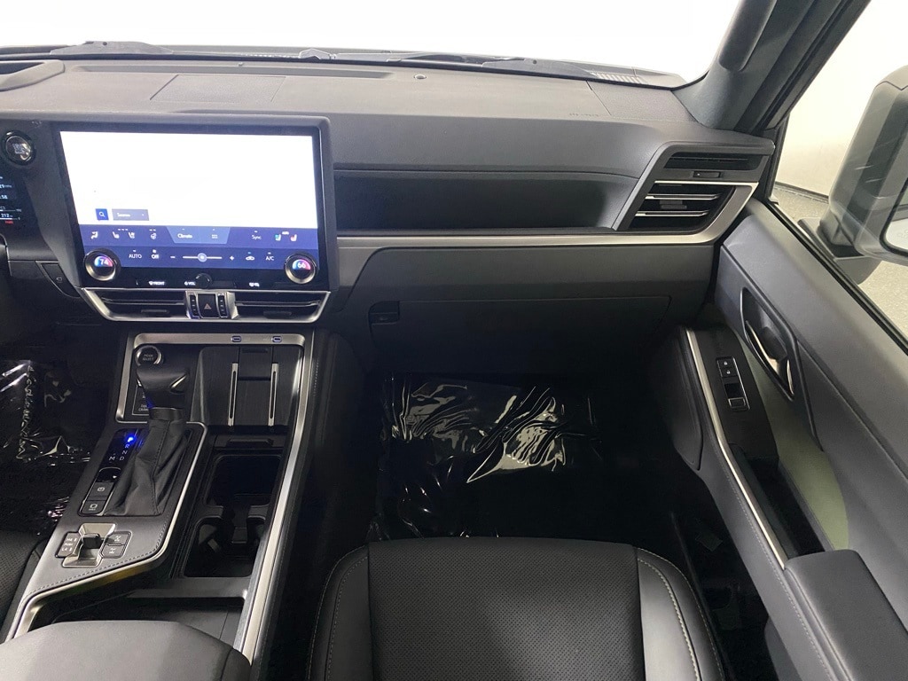 2024 LEXUS GX - Image 24