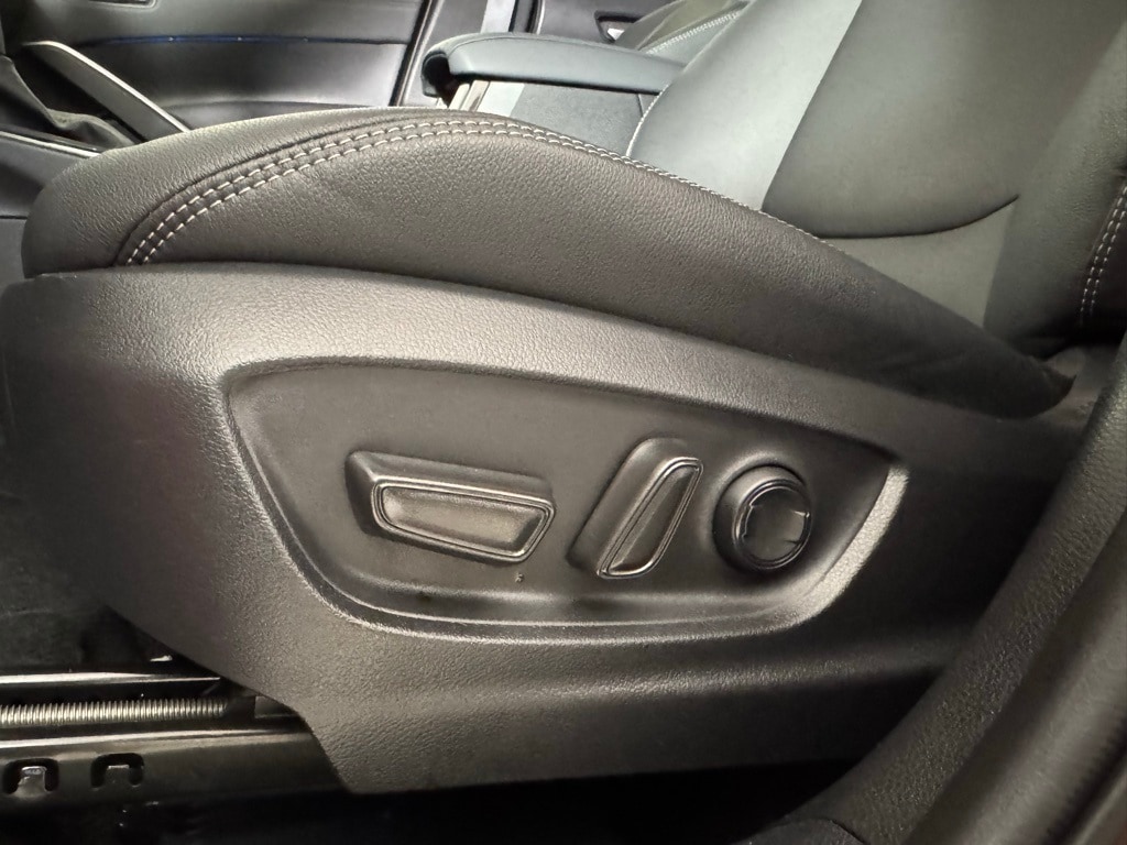 2025 TOYOTA COROLLA CROSS - Image 13