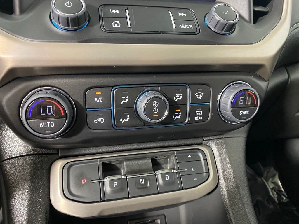 2023 GMC ACADIA - Image 17