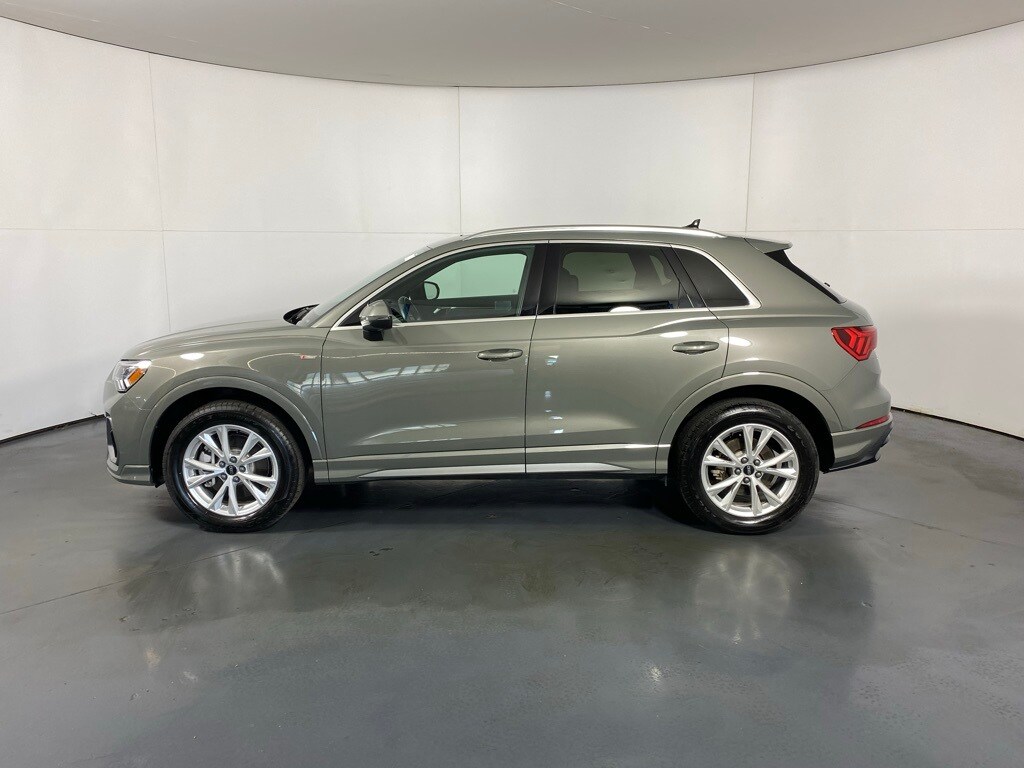 2024 Audi Q3 45 TFSI S line Premium photo 3