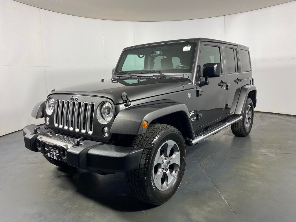 2017 Jeep Wrangler Unlimited Sahara photo 3