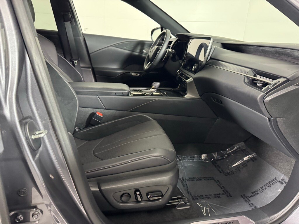 2023 LEXUS RX - Image 31