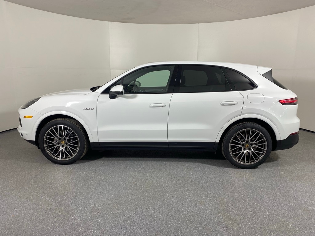 2022 PORSCHE CAYENNE - Image 2