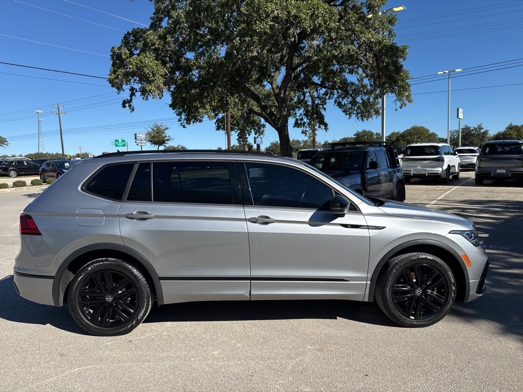 Used 2022 Volkswagen Tiguan SE R-Line Black 2.0T SE R-Line Black FWD