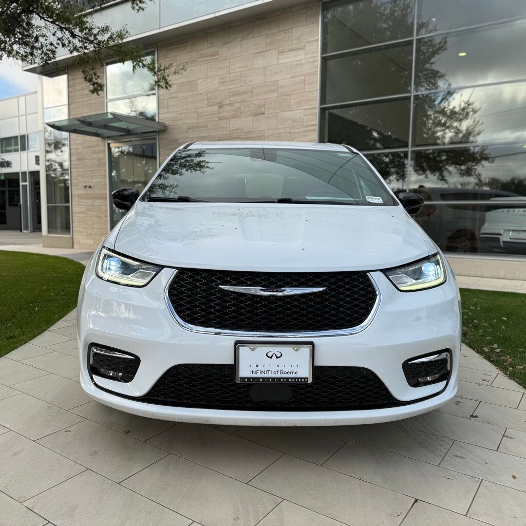 Used 2025 Chrysler Pacifica Select Select FWD