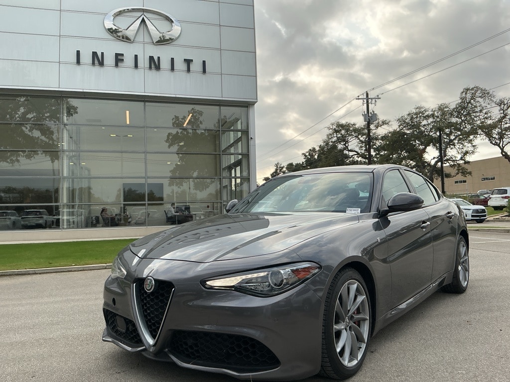 2022 Alfa Romeo Giulia Ti's photo