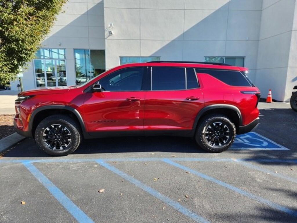 Used 2024 Chevrolet Traverse Z71 SUV