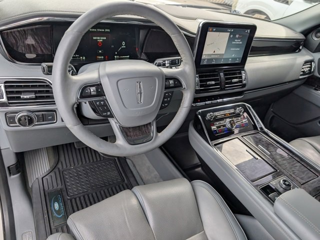 2018 Lincoln Navigator Select photo 3
