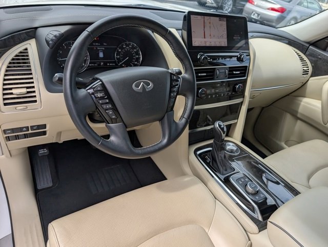 2022 Infiniti QX80 Luxe photo 3