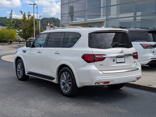 2022 Infiniti QX80 Luxe photo 2