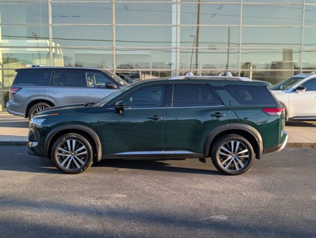 Used 2024 Nissan Pathfinder Platinum SUV