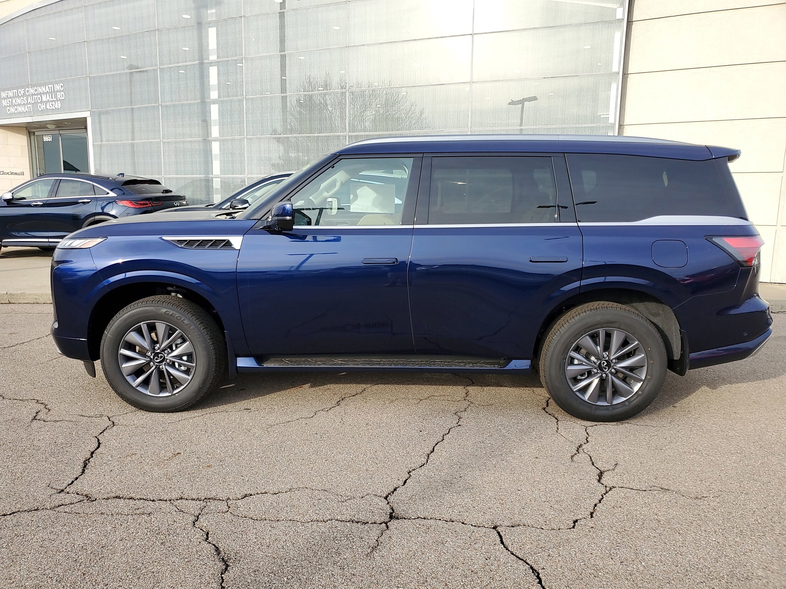 2025 Infiniti QX80 Pure photo 2