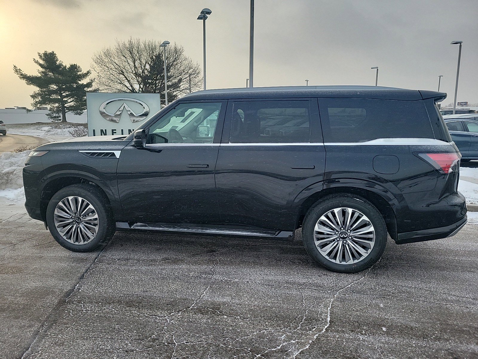 2025 Infiniti QX80 Sensory photo 2
